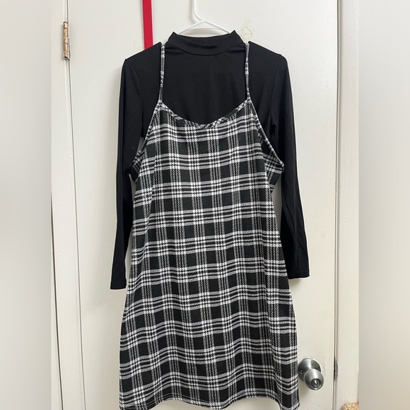 Long sleeve dress - Picture 1 of 3